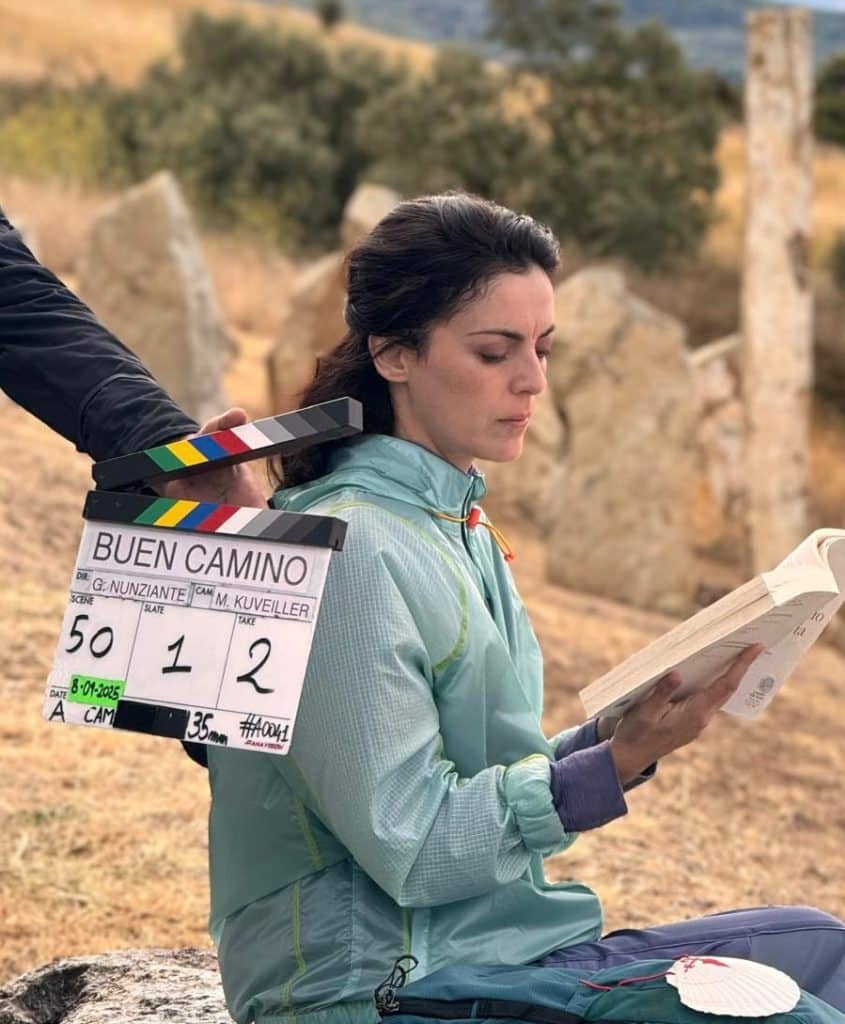Beatriz Arjona en el set de la película "Buen Camino"